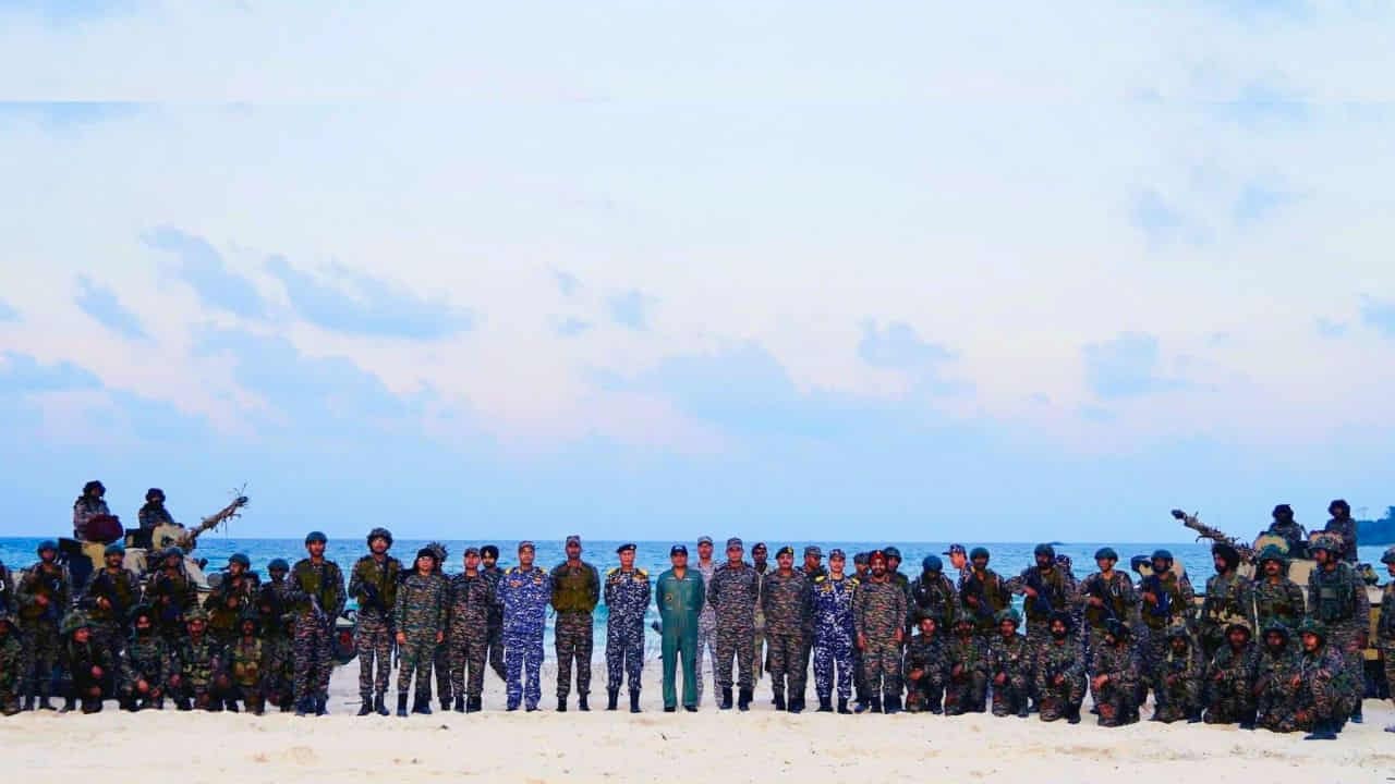 मलक्का के पास भारत की बड़ी तैयारी! तट और द्वीपों की सुरक्षा को लेकर तीनों सेनाओं ने की ऑपरेशनल एक्सरसाइज 2 Exercise Dweep Shakti 2026