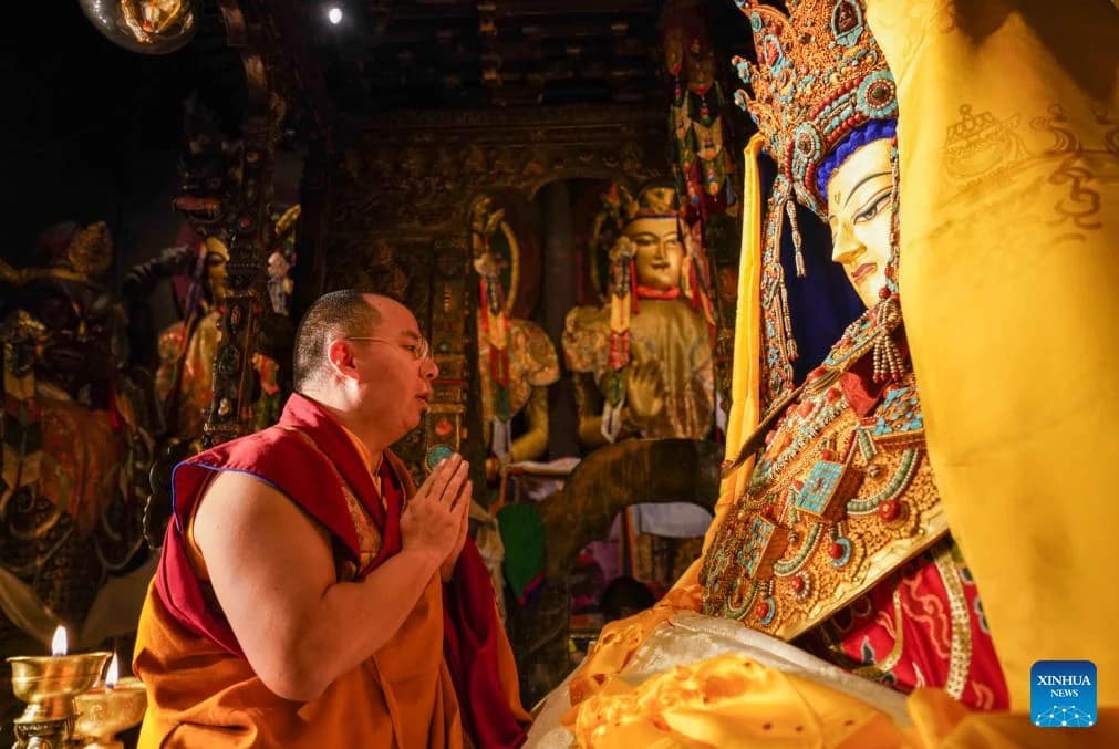 Dalai Lama Succession: दलाई लामा के उत्तराधिकारी पर फूंक-फूंक कर कदम रख रही भारत सरकार, चीन के साथ रिश्तों पर काले बादल मंडराने का डर! 1 Dalai Lama Succession: India Treads Cautiously Amid China Tensions