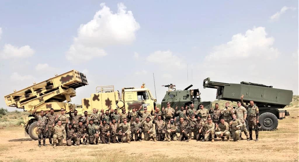 HIMARS vs PINAKA: पाकिस्तान को क्यों चाहिए अमेरिका का यह रॉकेट सिस्टम? क्यों पिनाका ने उड़ा रखी है मुनीर की नींद? समझें पूरा समीकरण 3 HIMARS vs Pinaka: Pakistan is lobbying for US-made High Mobility Artillery Rocket System