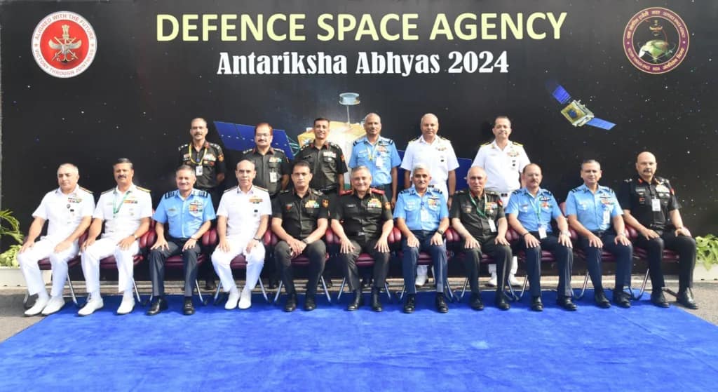 Antariksha Abhyas 2024: Defence Space Agency ने दिल्ली में आयोजित किया पहला अंतरिक्ष अभ्यास, सेना के तीनों अंग ले रहे हिस्सा 3 Antariksha Abhyas 2024: Defence Space Agency Hosts First-Ever Space Exercise in Delhi with Participation from All Three Armed Forces
