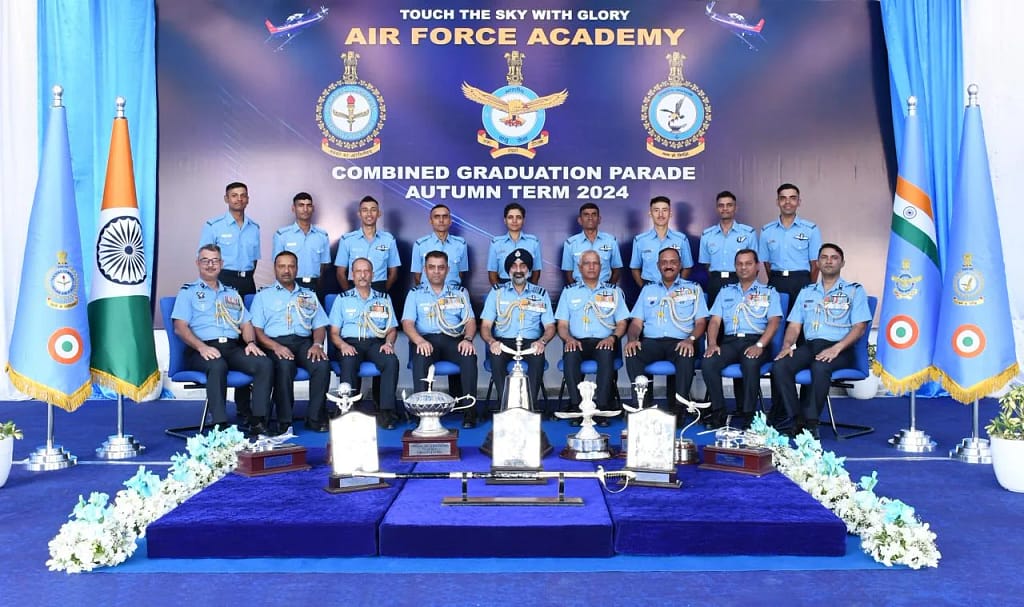 IAF Combined Graduation Parade: एयर फोर्स अकादमी में आयोजित हुई कंबाइंड ग्रेजुएशन परेड, 204 कैडेट्स को मिला कमीशन 5 IAF Combined Graduation Parade: 204 Cadets Commissioned at Air Force Academy