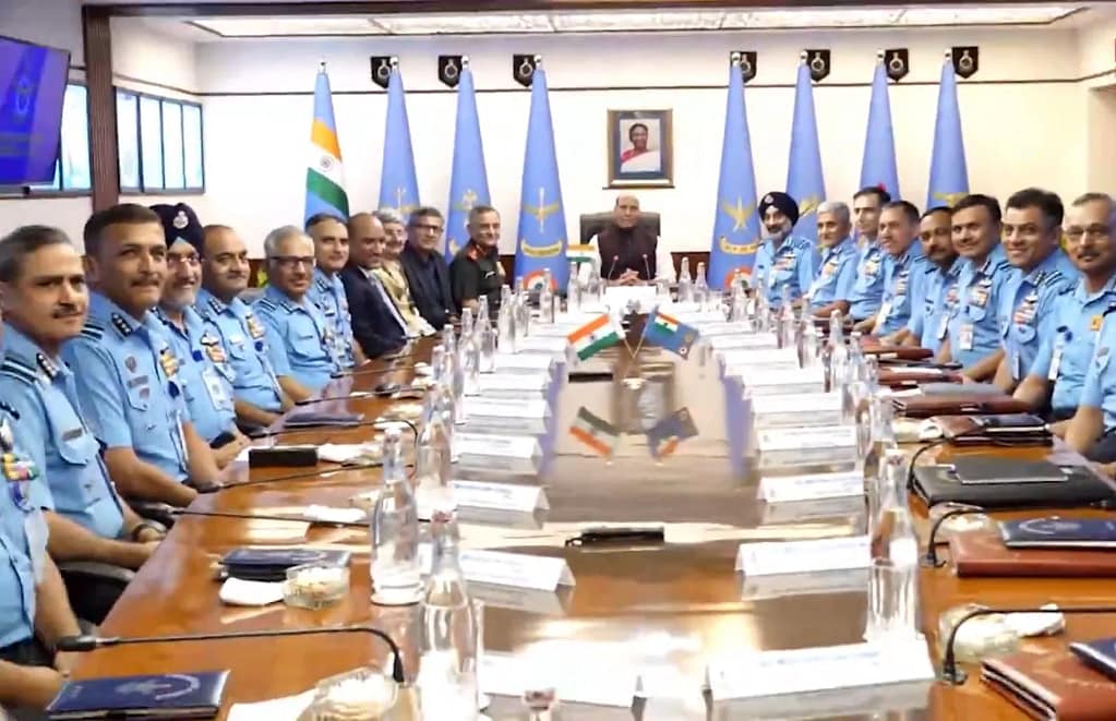 IAF Commanders Conference: पूर्वी लद्दाख में डिसइंगेजमेंट के बावजूद LAC पर तैनाती बनाए रखेगी भारतीय वायुसेना, सीमा सुरक्षा पर फोकस 14 IAF Commanders Conference: Despite Disengagement in Eastern Ladakh, Indian Air Force to Maintain Deployment Along LAC, Focus on Border Security