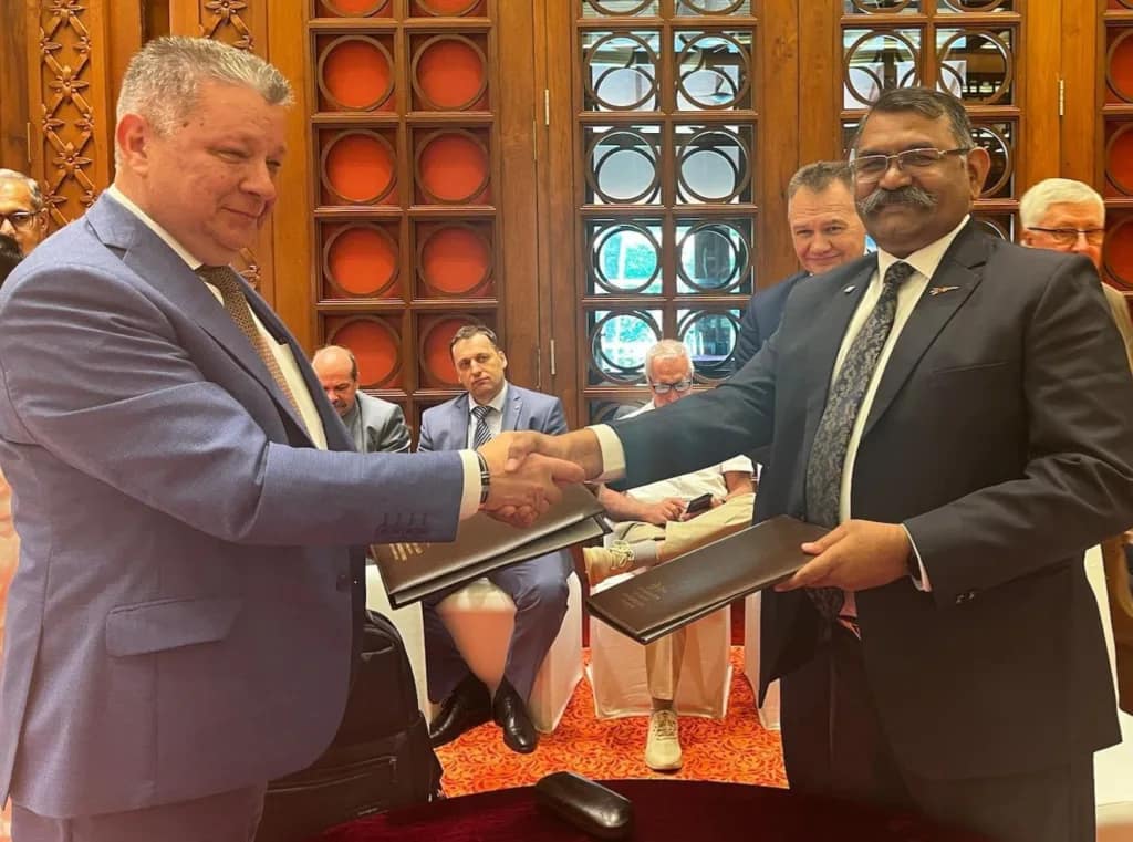 Pantsir air defence missile-gun system: भारत आ रहा है यह खास एयर डिफेंस सिस्टम, भारत डायनामिक्स लिमिटेड और रूस की Rosoboronexport के बीच हुआ समझौता 1 Bharat Dynamics Limited and Rosoboronexport(ROE),Russia entered into MoU for cooperation on Pantsir variants,air defence missile-gun system