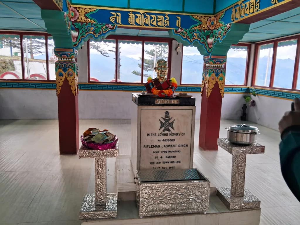 1962 War Hero Jaswant Singh Rawat: 1962 के भारत-चीन युद्ध के नायक जसवंत सिंह रावत, जिन्होंने 300 से अधिक चीनी सैनिकों को मार गिराया 16 1962 War Hero Jaswant Singh Rawat: The Braveheart Who Took Down Over 300 Chinese Soldiers