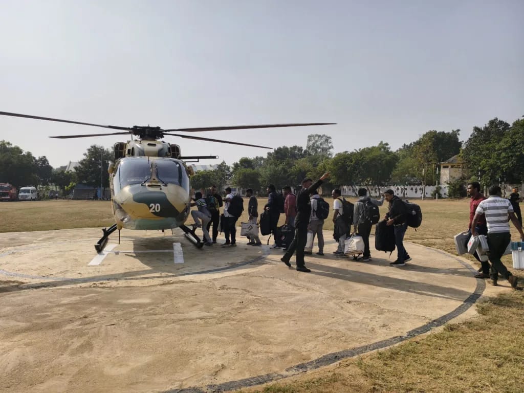 Indian Army: महाराष्ट्र चुनावों के दौरान नक्सल प्रभावित दुर्गम क्षेत्रों में सेना ने की बड़ी मदद, शांतिपूर्ण मतदान करवा कर रचा इतिहास 2 Indian Army Ensures Peaceful Voting in Naxal-Affected Remote Areas During Maharashtra Elections