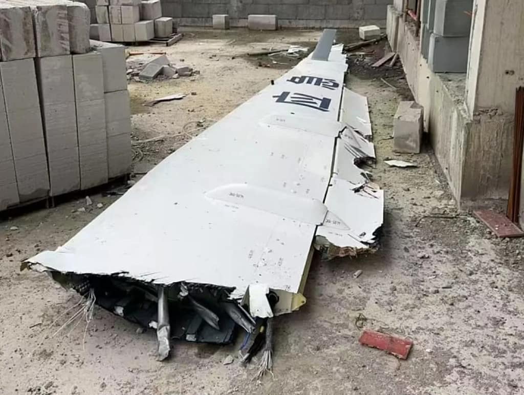 Yilong-2H drone Crash: चीन का यह एडवांस हाई-टेक ड्रोन हुआ क्रैश, उड़ गए परखच्चे, वीडियो देखने के बाद चीनी माल से उठ जाएगा भरोसा 2 Yilong-2H Drone Crash: China’s Advanced Drone Crashes, Trust in Chinese Tech Shaken