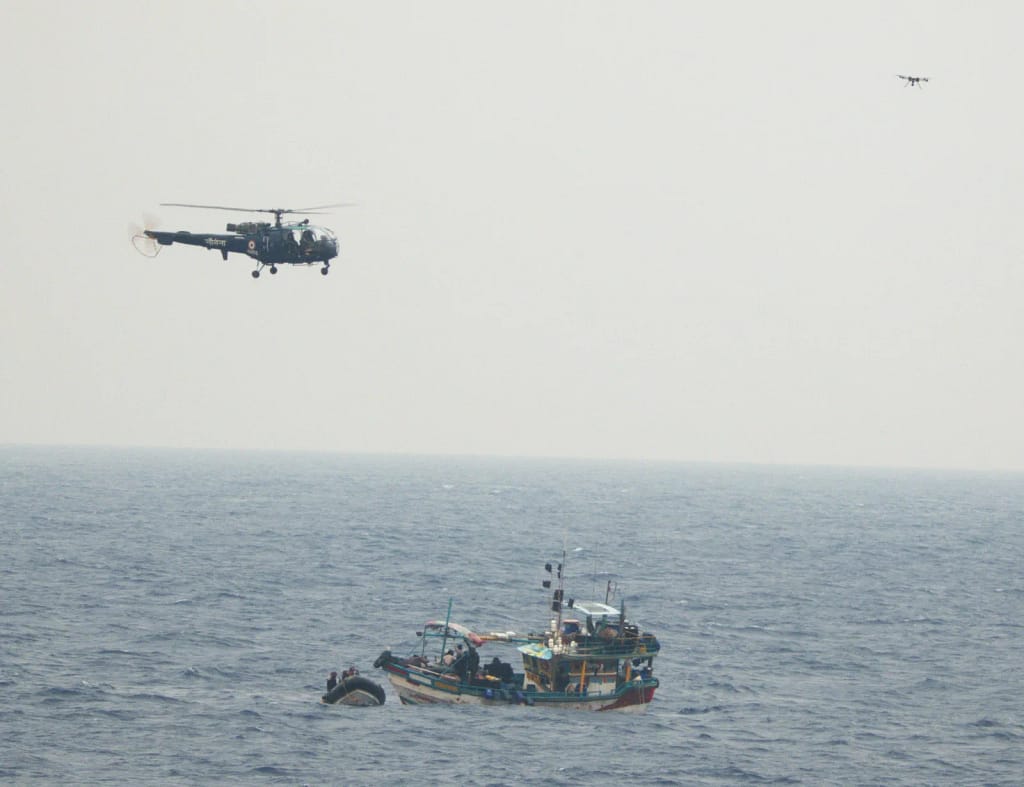 Narcotics Seizure By Indian Navy: भारतीय नेवी और श्रीलंकाई नौसेना ने नाकाम की तस्करी, संयुक्त कार्रवाई में 500 किलो मादक पदार्थ जब्त 12 narcotics-seizure-by-indian-navy-indian-and-sri-lankan-navies-intercept-500-kg-of-drugs-in-joint-operation