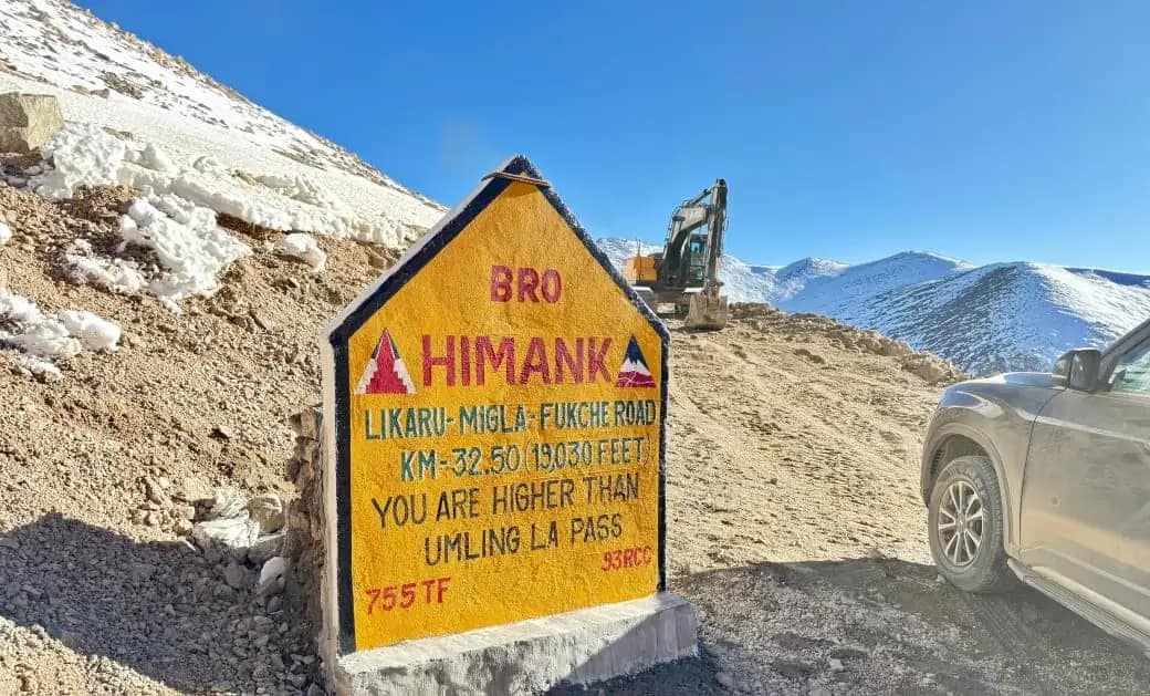 Mig La Pass: दशहरा पर BRO ने रचा इतिहास, 19,400 फीट पर बनाया दुनिया का सबसे ऊंचा मोटरेबल पास, उमलिंग ला पहुंचा दूसरे नंबर पर 1 Mig La Pass: BRO Creates History with World’s Highest Motorable Road at 19,400 Feet