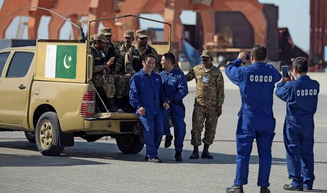 China in Pakistan: पाकिस्तान में CEPC प्रोजेक्ट्स की सुरक्षा को लेकर चीन कर रहा बड़ी तैयारी, अपने नागरिकों पर हमले रोकने के लिए तैनात करेगा चीनी सैनिक 4 China in Pakistan: Beijing Plans Troop Deployment to Secure CPEC Projects and Protect Its Nationals