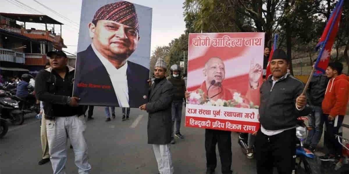 Nepal Politics: नेपाल में क्यों लगे योगी आदित्यनाथ के पोस्टर? क्या खुल रहा है राजशाही की वापसी का रास्ता? नेपाली सेना प्रमुख के बयान से बढ़ी बैचेनी 3 Nepal Politics: Yogi Adityanath Posters Spark Raj Monarchy Debate, Army Chief's Statement Raises Tensions
