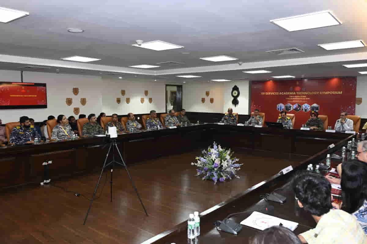 Tri-Services Academia Technology Symposium: रिसर्च एंड डेवलपमेंट में सेना की नई पहल, अब डिफेंस टेक्नोलॉजी के लिए मिलकर काम करेंगे शैक्षणिक संस्थान और सेनाएं 2 Tri-Services Academia Technology Symposium 2025: Indian Armed Forces and Top Institutes Join Hands for Defence Research and development