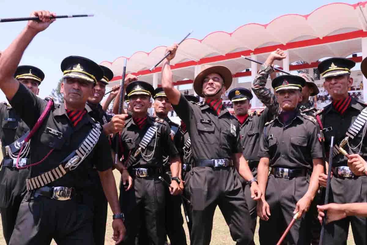 Indian Army Job Alert: इंजीनियरिंग ग्रेजुएट्स के लिए सेना में निकली बंपर वैकेंसी, सैलरी मिलेगी 2,50,000 रुपये तक, जानें क्या है योग्यता 1 Indian Army Job Alert: Engineering Graduates Can Earn Up to Rs 2.5 Lakh, Apply Now!