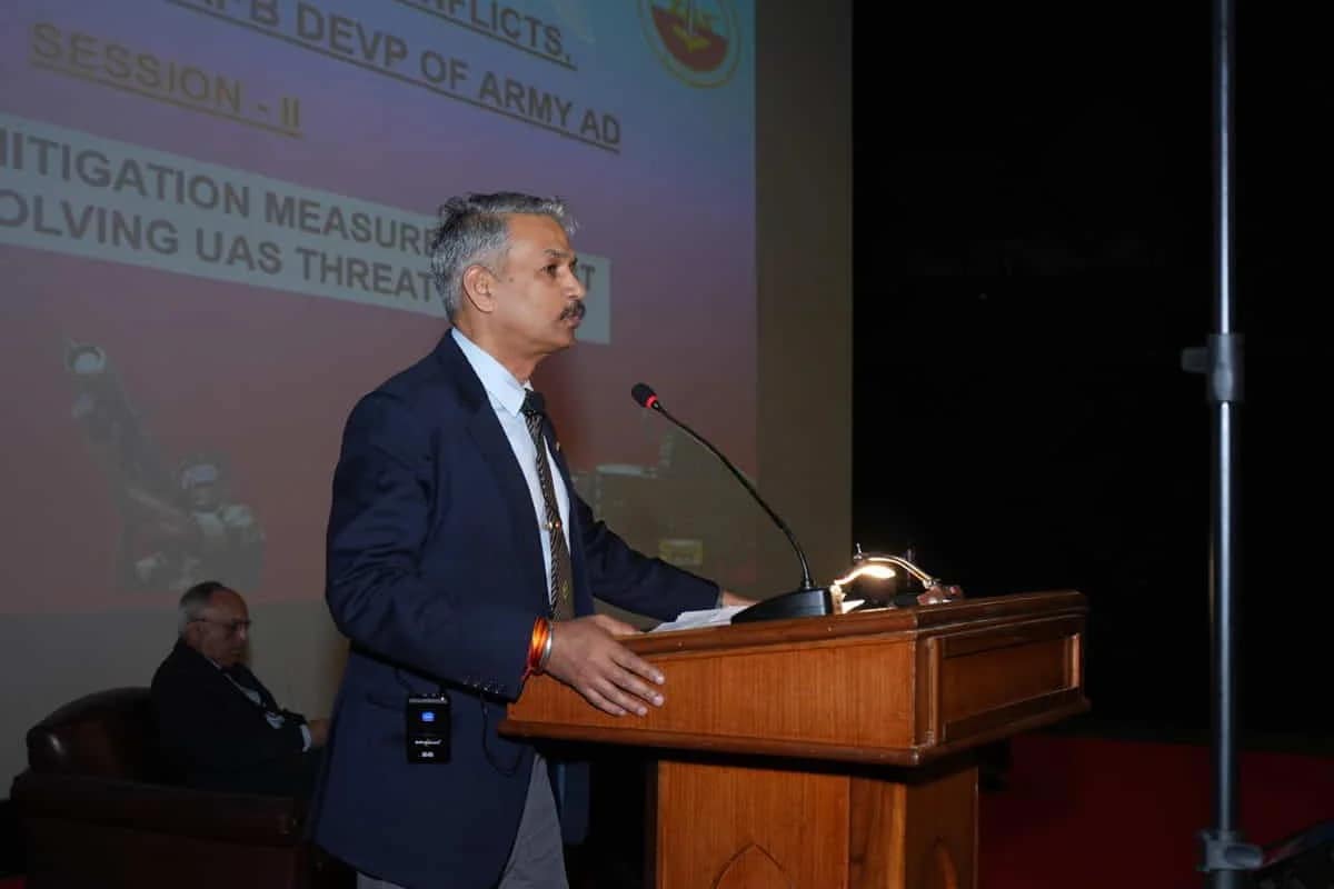 Air Defence: ड्रोन हमलों से निपटने की बड़ी तैयारी, भारतीय सेना के एयर डिफेंस को मिलेगा हाई-टेक अपग्रेड 2 Air Defence: Indian Army Gears Up for High-Tech Upgrade to Counter Drone Threats