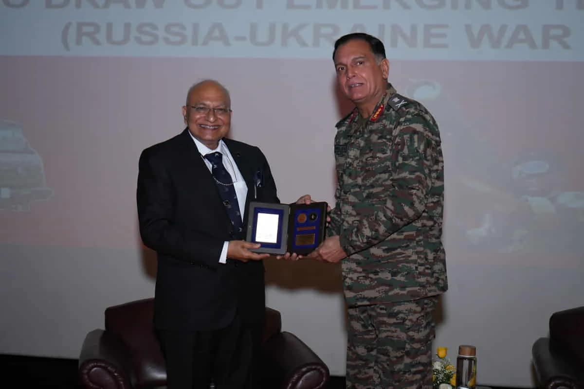 Air Defence: ड्रोन हमलों से निपटने की बड़ी तैयारी, भारतीय सेना के एयर डिफेंस को मिलेगा हाई-टेक अपग्रेड 3 Air Defence: Indian Army Gears Up for High-Tech Upgrade to Counter Drone Threats