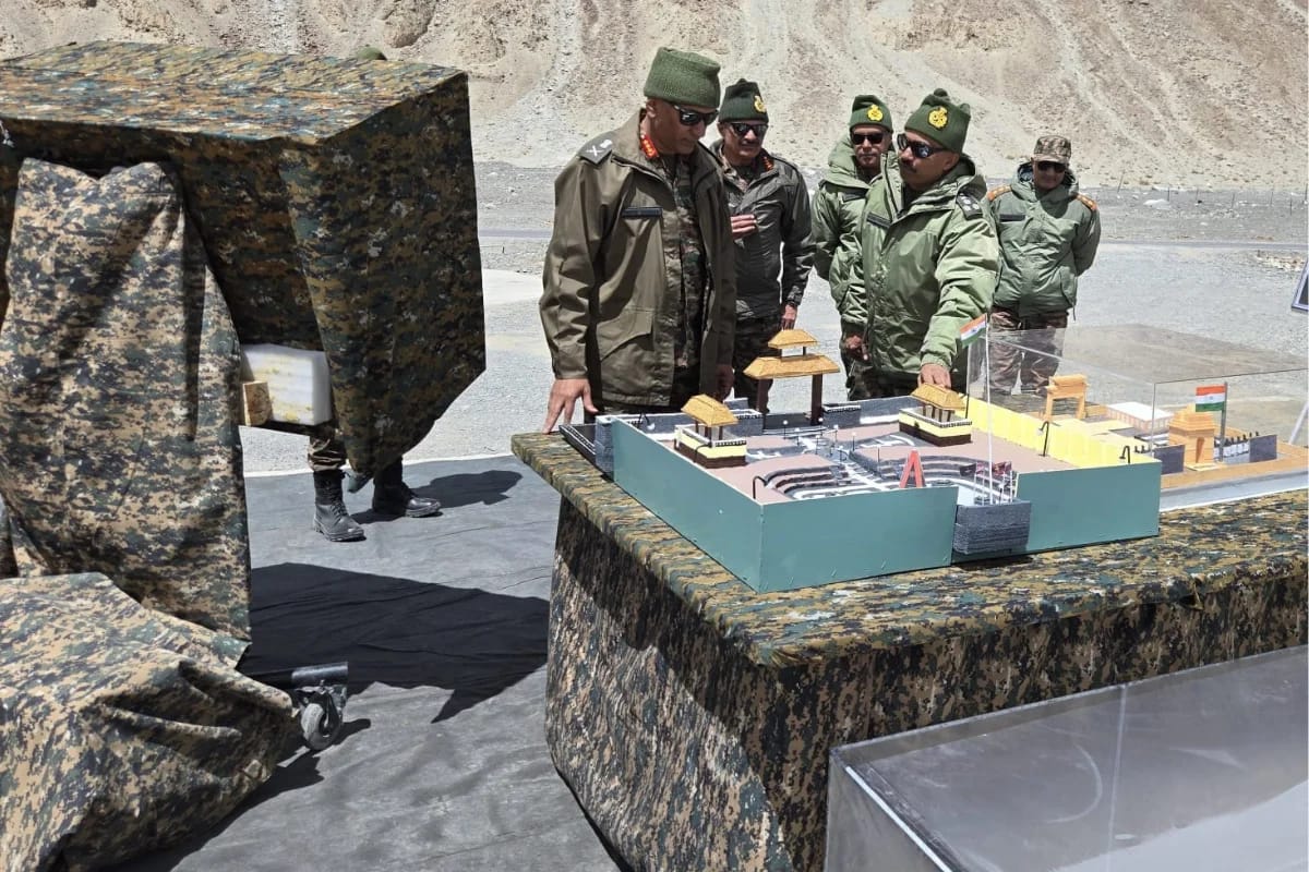 Galwan Visit: नॉर्दन कमांडर लेफ्टिनेंट जनरल प्रतीक शर्मा क्यों गए गलवान और देपसांग, क्या वहां इंडिया गेट बनाने की है तैयारी? 1 Galwan Visit: Northern Commander Lt Gen Prateek Sharma Visits Galwan and Depsang