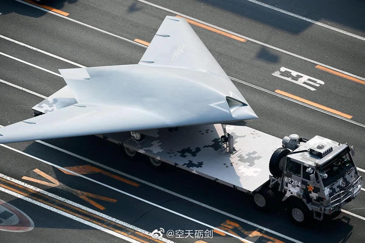China Stealth Drone: भारत की सीमा से 145 किमी दूर चीन की बड़ी तैयारी, जे-20 फाइटर जेट के साथ तैनात किया ये खास स्टील्थ ड्रोन 2 China deploys GJ-11 Sharp Sword drone near Sikkim
