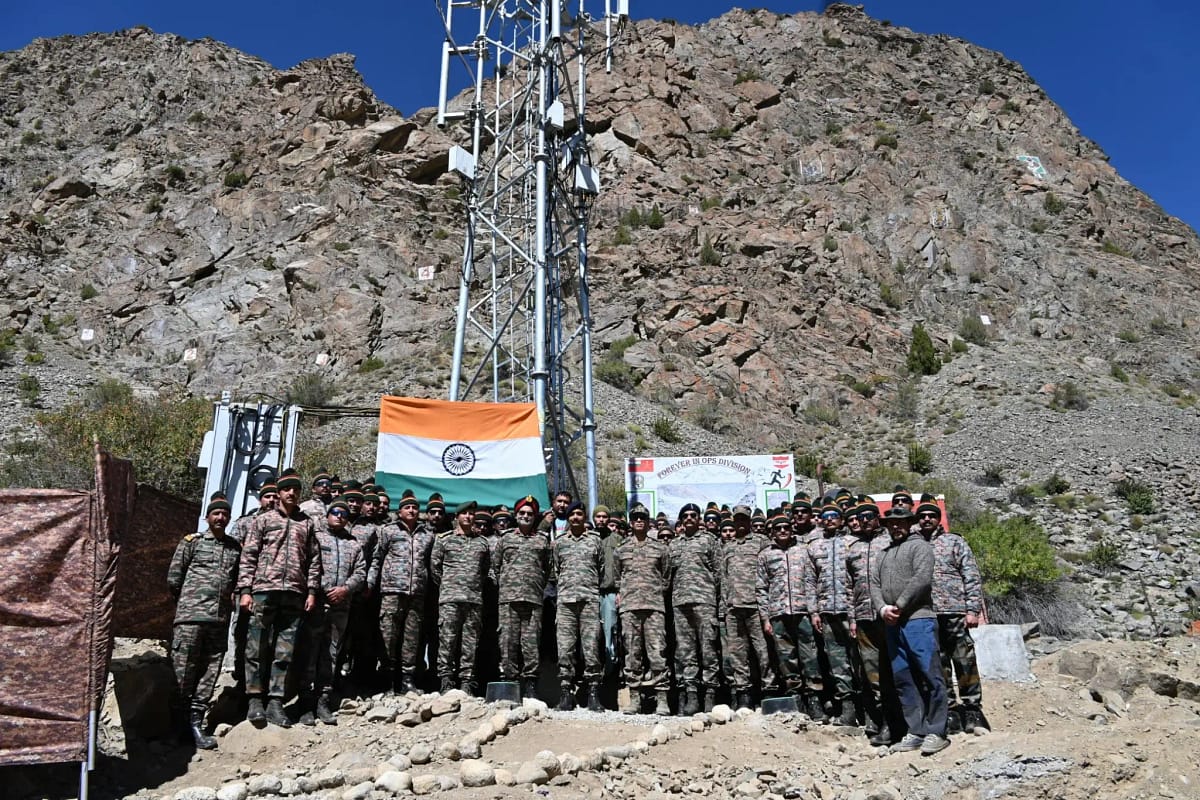 Ladakh 4G Network: भारतीय सेना की बदौलत डिजिटल क्रांति से जुड़े लद्दाख के 'फर्स्ट विलेज', अकेले 5 माह में लगाए 40 नए 4जी टावर 1 Ladakh 4G Network: Indian Army brings Bringing Connectivity in India’s First Villages
