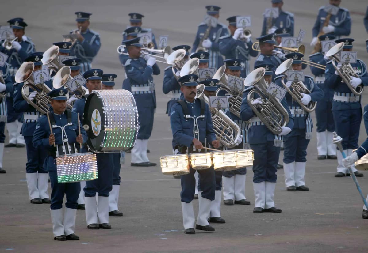 Beating Retreat ceremony: विजय चौक पर बीटिंग रिट्रीट सेरेमनी में पेश की जाएंगी ये मुधर धुनें, इस तरह होगा 76वें गणतंत्र दिवस समारोह का समापन 1 Beating Retreat Ceremony: Melodious Tunes to Mark the Culmination of 76th Republic Day at Vijay Chowk