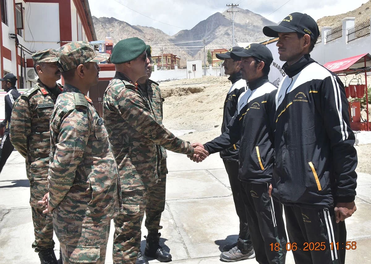 Galwan 5 Years: गलवान के वीरों को भारतीय सेना ने कुछ इस तरह दी श्रद्धांजलि, देपसांग प्लेंस में किया माउंटेनियरिंग एक्सपेडिशन, चीन को ऐसे दिया संदेश! 3 Galwan 5 Years: Indian Army Pays Tribute with Mountaineering Expedition in Depsang Plains