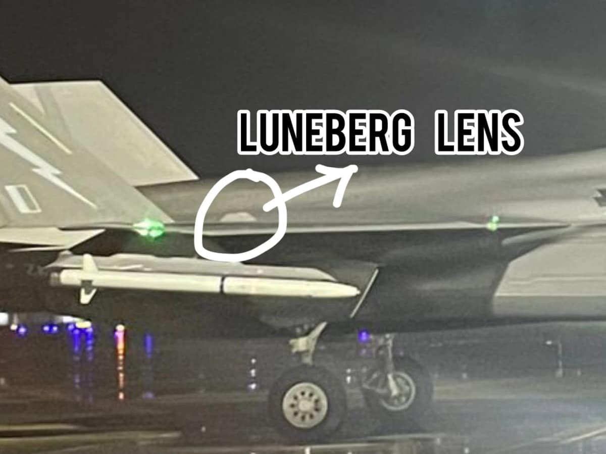 Explainer: क्या हैं Luneberg lens, F-35B स्टील्थ जेट में इनका इस्तेमाल क्यों, और क्या है भारत में इमरजेंसी लैंडिंग का पूरा माजरा? जानें 1 Explainer: What Are Luneberg lens, Why Are They Used in F-35B Stealth Jets, and What’s the Story Behind the Emergency Landing in India?