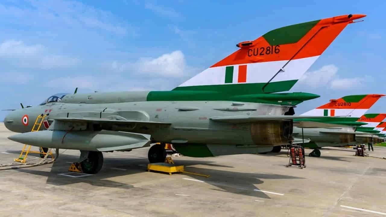 MiG-21 into UAVs?: चीन ने अपने पुराने जे-6 विमानों को बना दिया ड्रोन, तो मिग-21 को लेकर सरकार को क्या है दिक्कत, क्या है आपकी राय? 1 MiG-21 into UAVs?