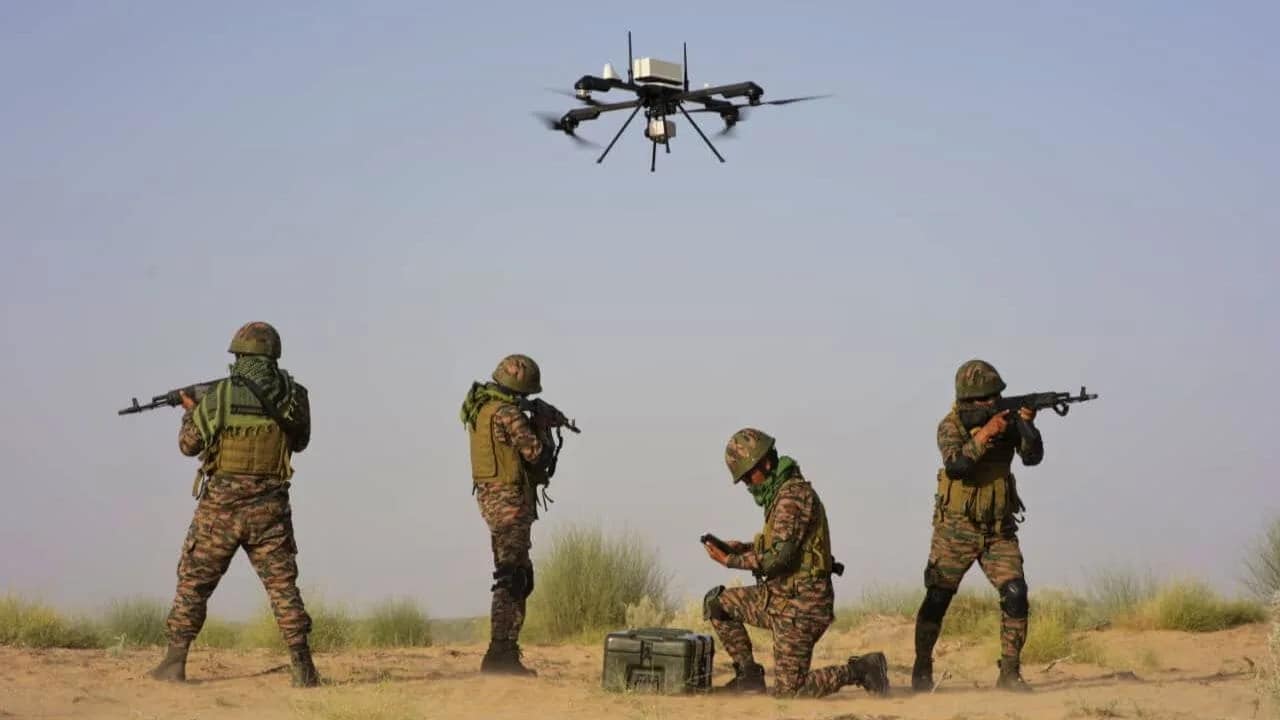 Vayu Samanvay-II: पाकिस्तान से सटे रेगिस्तान में भारतीय सेना ने की बड़ी ड्रोन और काउंटर-ड्रोन एक्सरसाइज, देखें वीडियो 1 Vayu Samanvay-II