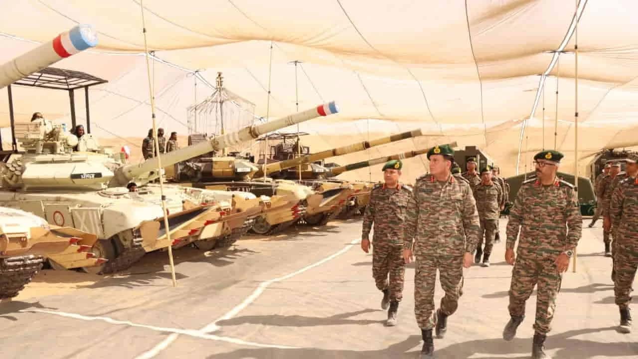 Exercise Akhand Prahaar: एक्सरसाइज त्रिशूल में रुद्र ब्रिगेड का 'अखंड प्रहार', जैसलमेर में दक्षिण कमान ने दिखाई जॉइंटनेस की ताकत 1 Exercise Akhand Prahaar