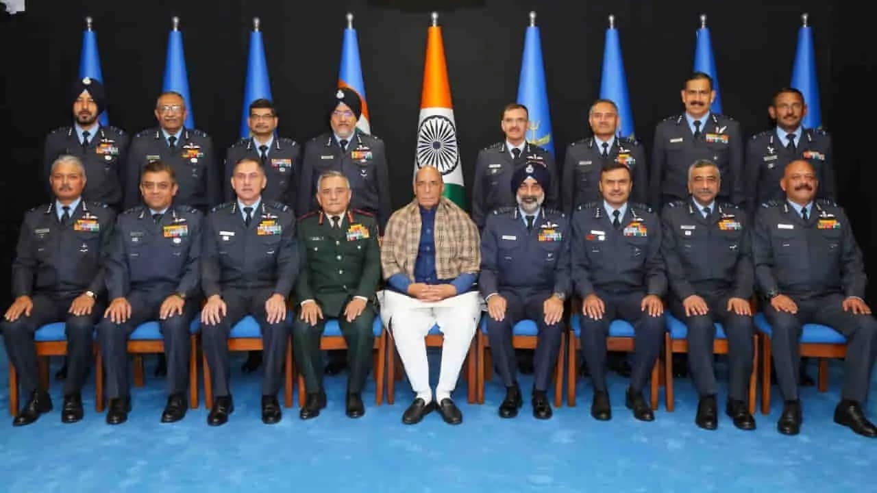 Air Force Commanders Conclave: रक्षा मंत्री बोले- ऑपरेशन सिंदूर ने दिखाया कैसे वायु शक्ति बनी भारत की रणनीतिक ताकत 1 Air Force Commanders Conclave