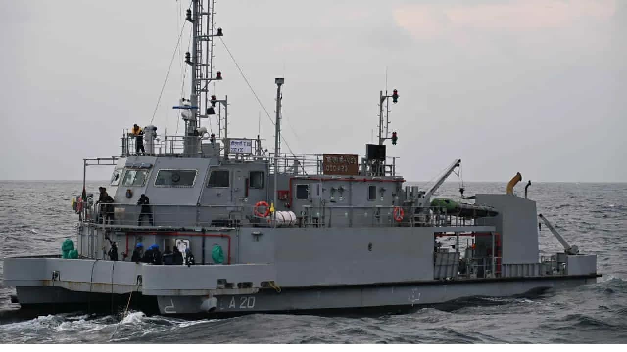 DSC A20 Diving Support Craft: भारतीय नौसेना को मिलेगा स्वदेशी डाइविंग सपोर्ट क्राफ्ट, अंडरवाटर मिशनों में बढ़ेगी ताकत 1 DSC A20 Diving Support Craft