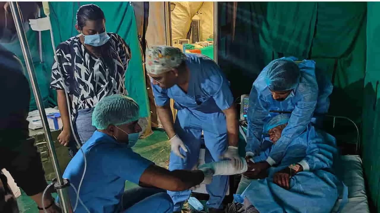 Indian Army Op Sagar Bandhu: श्रीलंका में बाढ़ के बीच भारतीय सेना बनी मददगार, तैयार किया फुल फील्ड हॉस्पिटल, 5000 से ज्यादा मरीजों का किया इलाज 2 Indian Army Op Sagar Bandhu