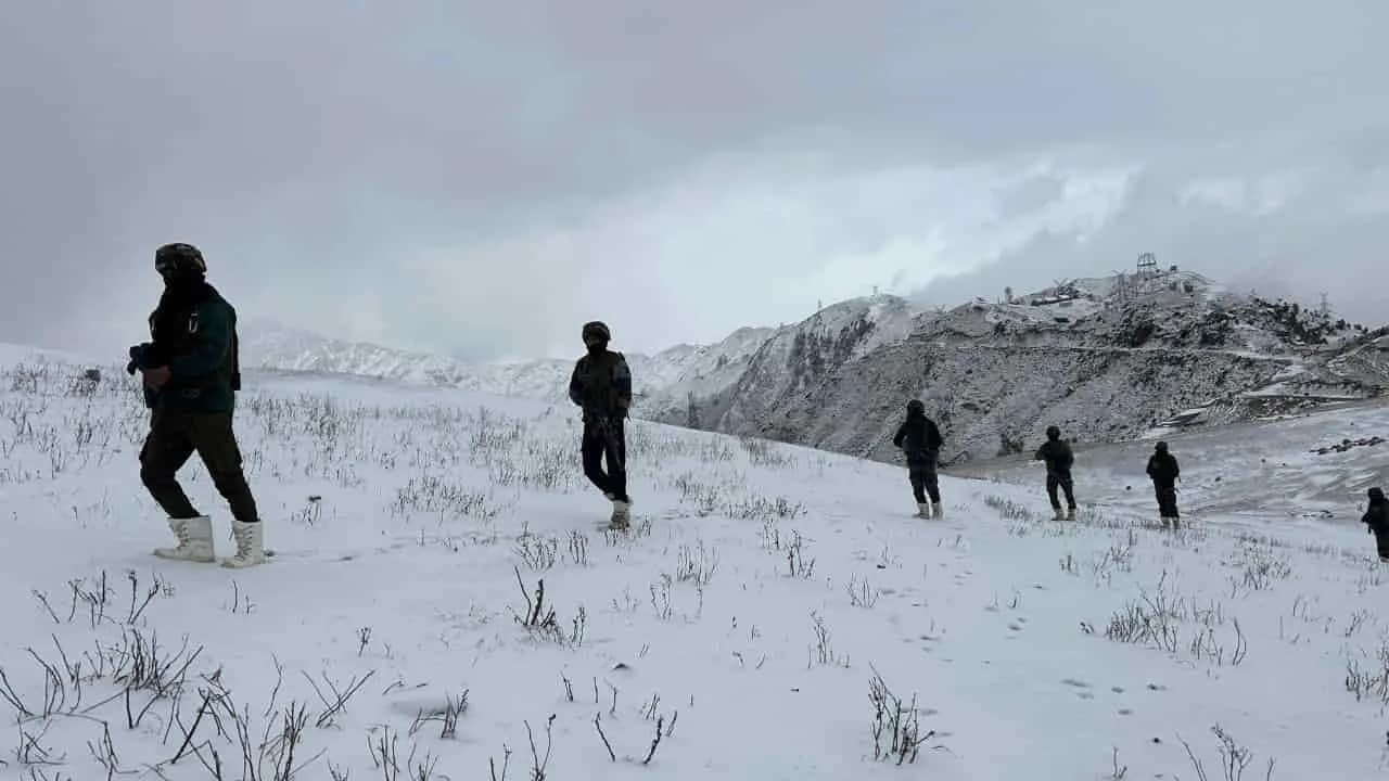 Indian Army Winter Operations: How Troops Are Fighting Terror and Denying Militants Shelter in Sub-Zero Cold 2 Indian Army Winter Operations