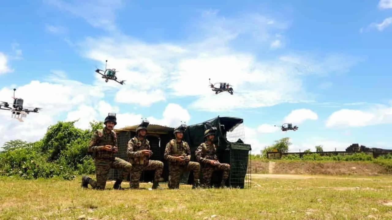 Indian Army Year Ender 2025: ऑपरेशन सिंदूर से ड्रोन वारफेयर तक, टेक एब्जॉर्प्शन ईयर में भारतीय सेना ने कैसे बदली जंग की तस्वीर 2 Indian Army Year Ender 2025