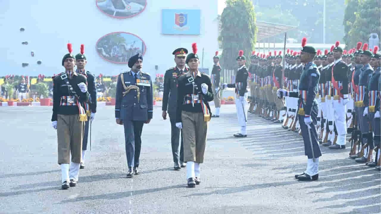 एनसीसी कैडेट्स से बोले वायुसेना प्रमुख, वर्दी से आगे भी रखें देश सेवा का जज्बा 1 Air Chief Marshal Visits NCC Republic Day Camp 2026