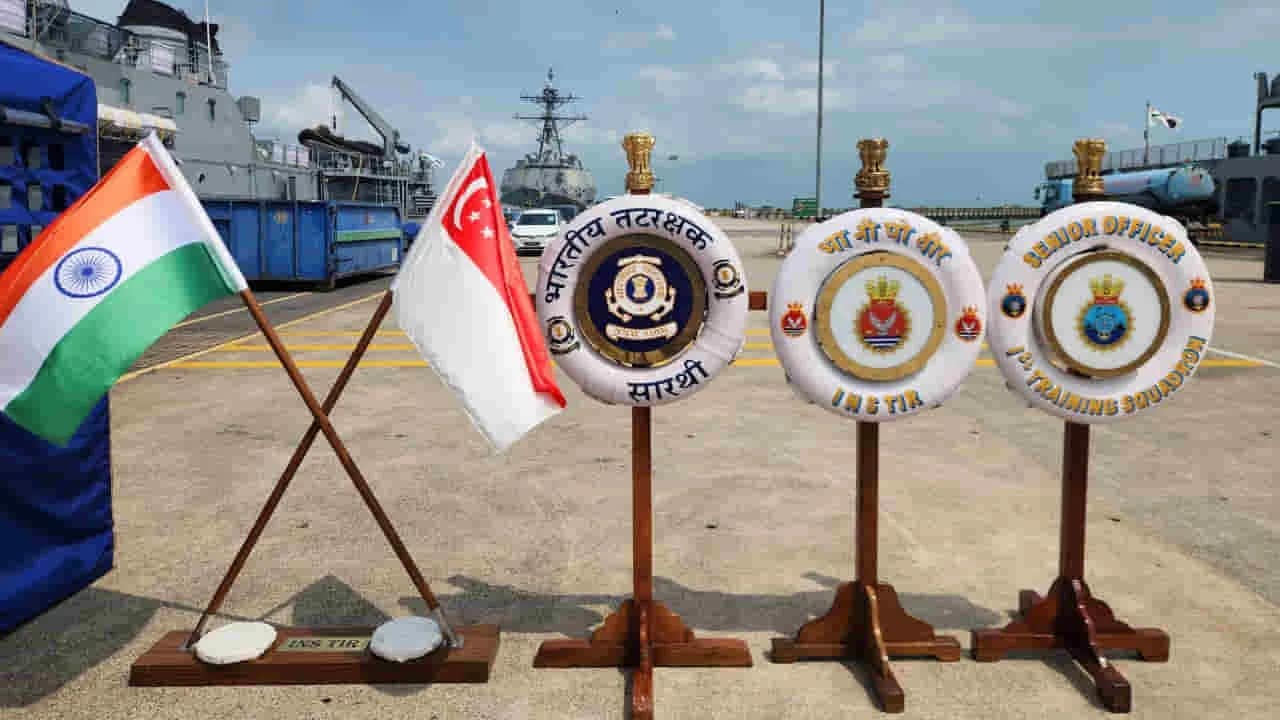 सिंगापुर पहुंचा भारतीय नौसेना का फर्स्ट ट्रेनिंग स्क्वाड्रन, ASEAN सहयोग को मिली नई रफ्तार 1 Indian Navy First Training Squadron Singapore