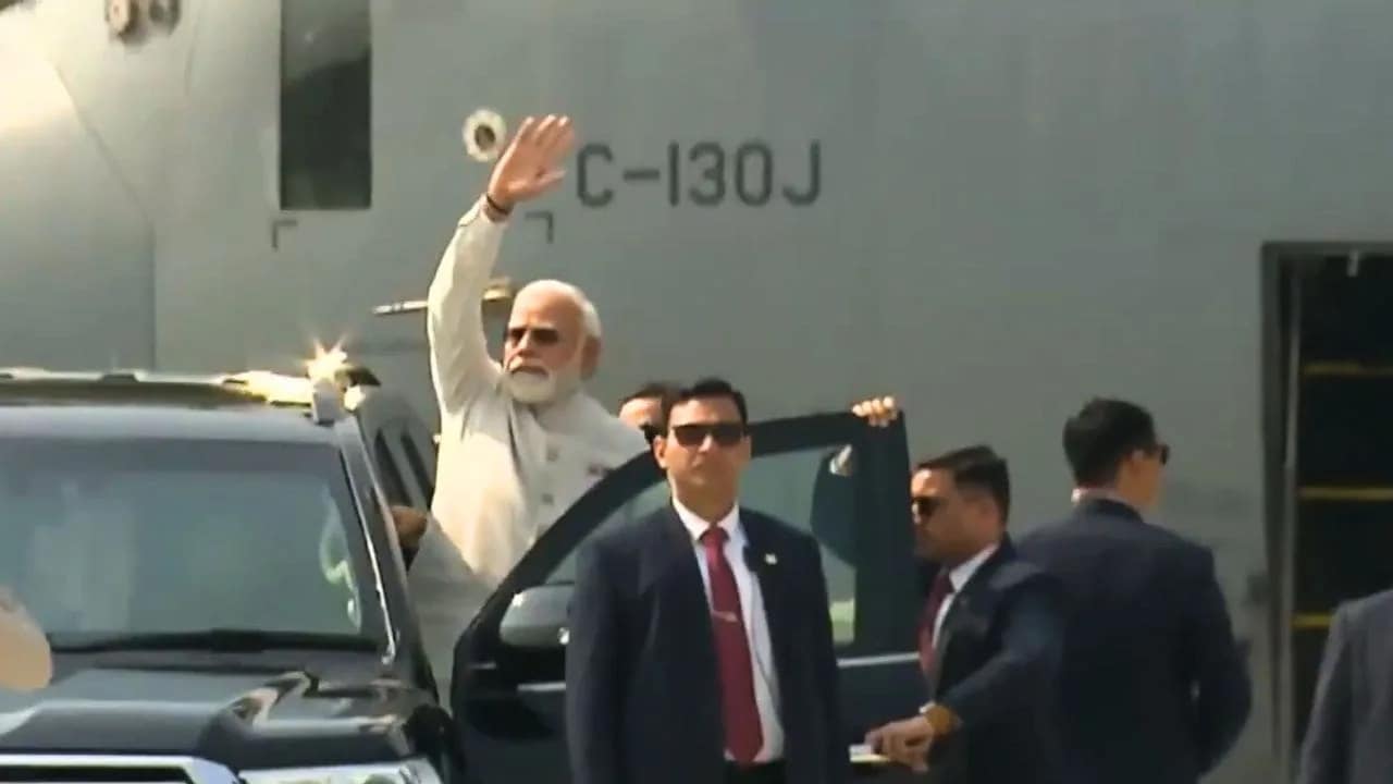 असम में हाईवे पर उतरा सुपर हरक्यूलिस सी-130जे, पीएम ने क्यों चुना यही विमान? जानिए पूरी रणनीति 2 C-130J Super Hercules India