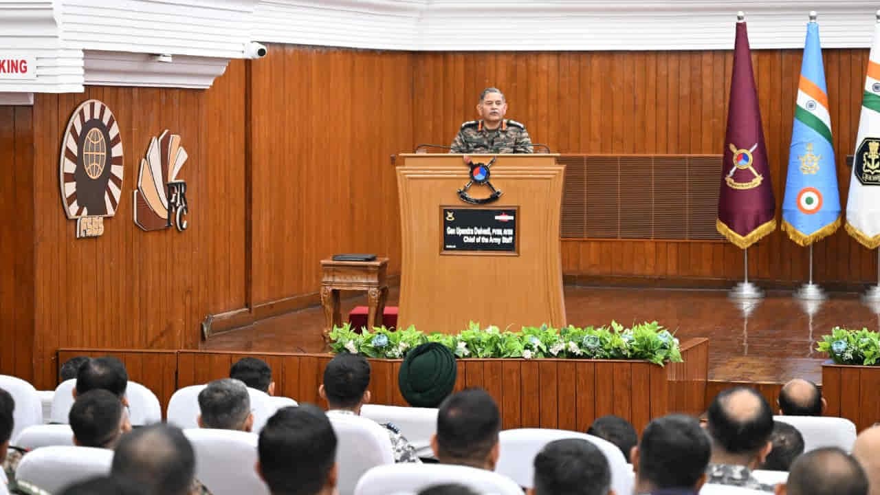 सेना प्रमुख बोले- ऑपरेशन सिंदूर से बदली भारत की सुरक्षा रणनीति, भविष्य के युद्धों में एआई, ड्रोन और डेटा वारफेयर तय करेंगे जीत 3 Army Chief Upendra Dwivedi Indian Army transformation