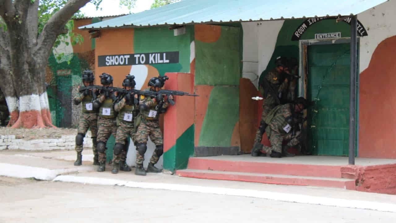 काउंटर टेरर ऑपरेशन के लिए बड़ी तैयारी! टाइगर डिविजन में सेना ने जम्मू-कश्मीर पुलिस को दी स्पेशल ट्रेनिंग 1 JK Police Anti Terror Training