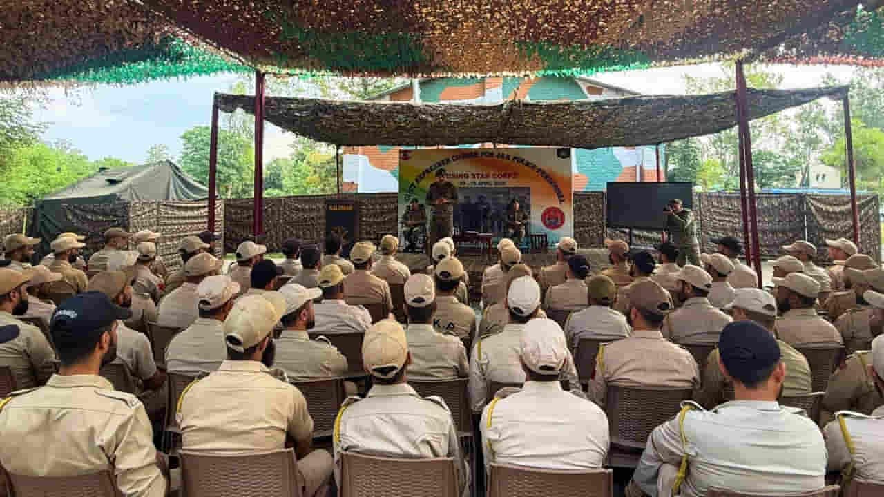 काउंटर टेरर ऑपरेशन के लिए बड़ी तैयारी! टाइगर डिविजन में सेना ने जम्मू-कश्मीर पुलिस को दी स्पेशल ट्रेनिंग 2 JK Police Anti Terror Training