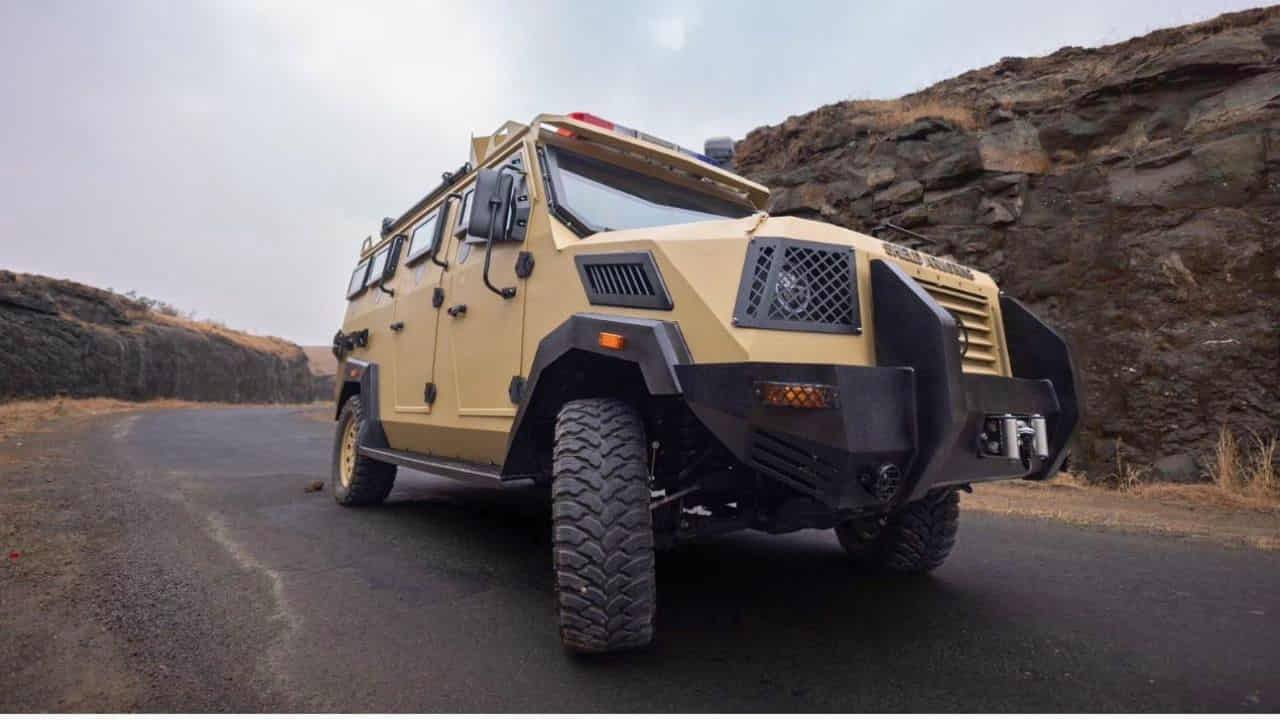 सुरक्षा बलों के खतरनाक मिशन के लिए लॉन्च किया नया आर्मर्ड पर्सनल कैरियर, गोलियों और धमाकों का नहीं होगा असर 2 PAMA APC Armoured Vehicle