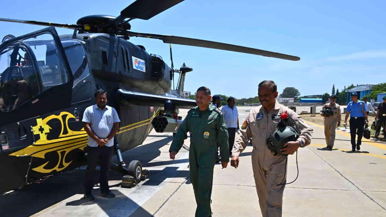 RUAV-200 ड्रोन को देखने पहुंचे आर्मी चीफ, स्वदेशी लाइट कॉम्बैट हेलीकॉप्टर प्रचंड में भरी उड़ान 2 RUAV-200 Drone