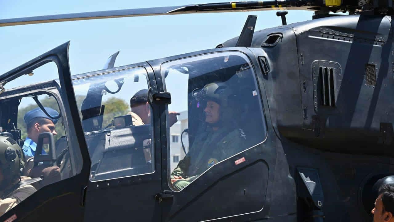 RUAV-200 ड्रोन को देखने पहुंचे आर्मी चीफ, स्वदेशी लाइट कॉम्बैट हेलीकॉप्टर प्रचंड में भरी उड़ान 3 RUAV-200 Drone