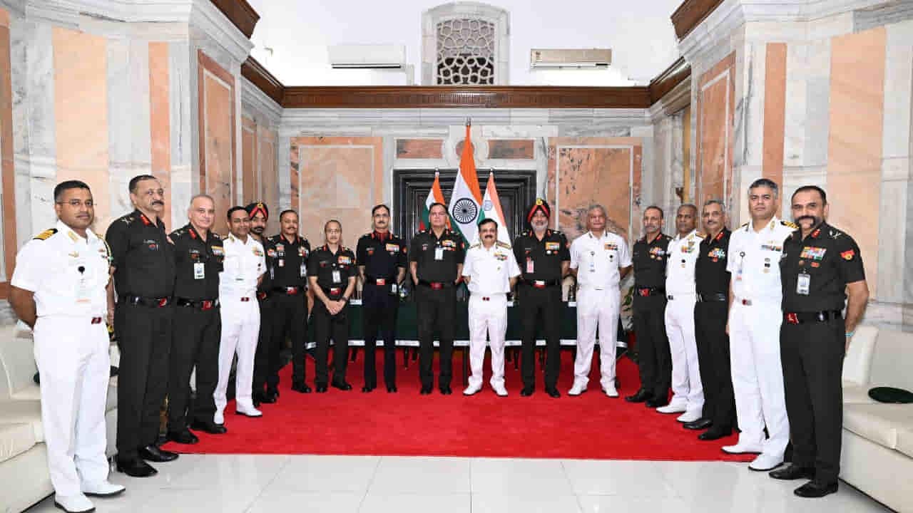 ऑपरेशन सिंदूर के बाद बड़ा फैसला, थिएटराइजेशन से पहले भारतीय सेना और नौसेना के बीच जॉइंटनेस बढ़ाने को लेकर हुआ बड़ा समझौता 1 Army-Navy MoA Agreement