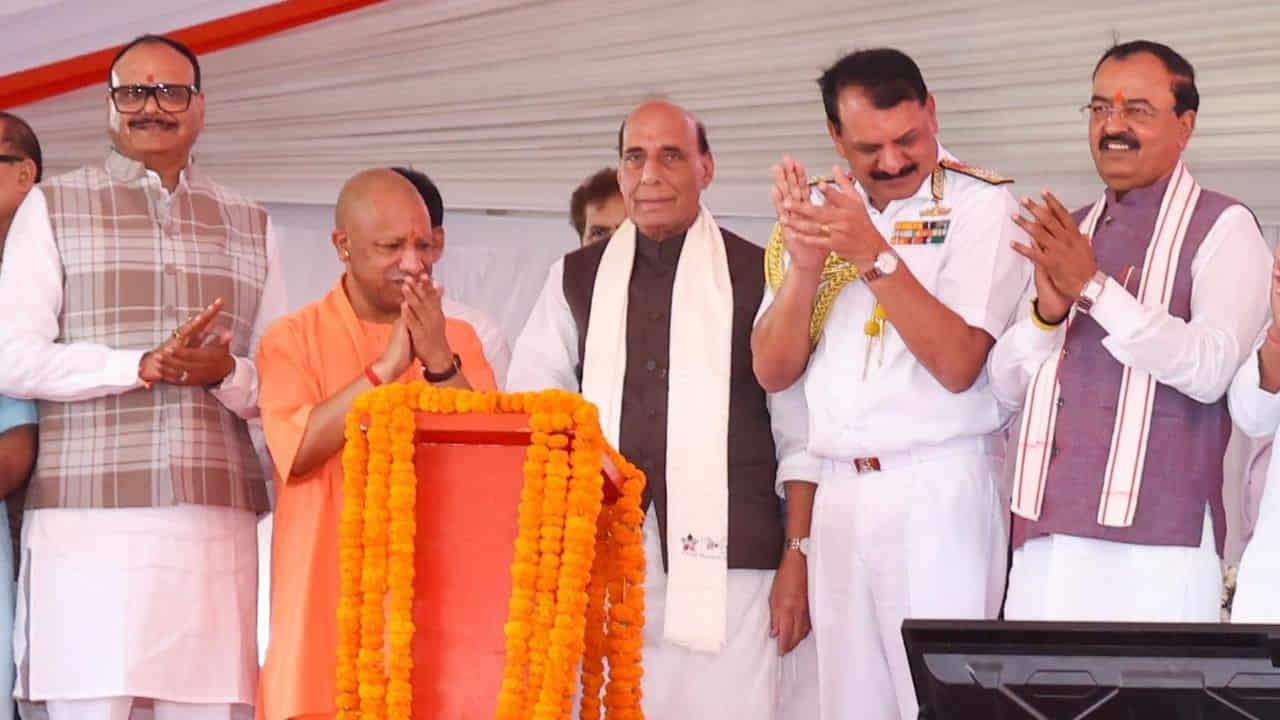 लखनऊ में हुआ नौसेना शौर्य वाटिका का उद्घाटन, INS गोमती के मिसाइल लॉन्चर, टॉरपीडो और TU-142M विमान होंगे आकर्षण 1 Nausena Shaurya Vatika