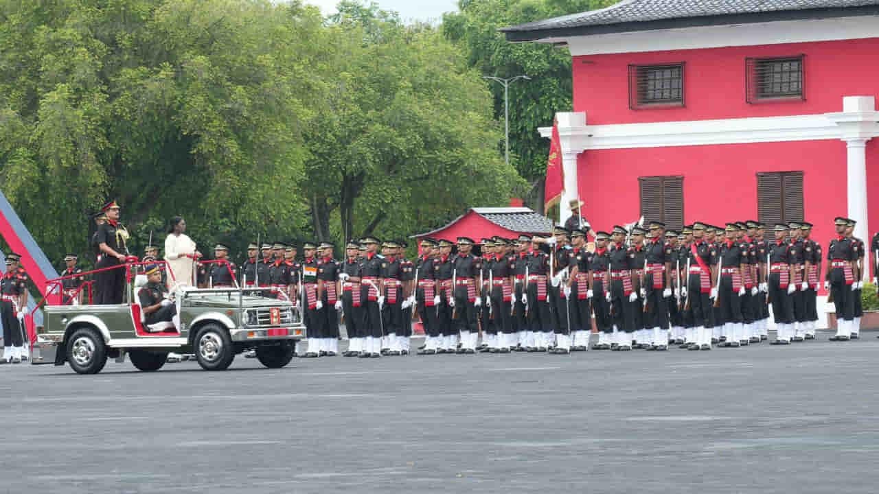 94 साल में पहली बार IMA से पासआउट हुईं 9 महिला कैडेट्स, 515 में से 34 विदेशी भी बने अफसर, जानें किसे मिला स्वॉर्ड ऑफ ऑनर 2 IMA Passing Out Parade 2026