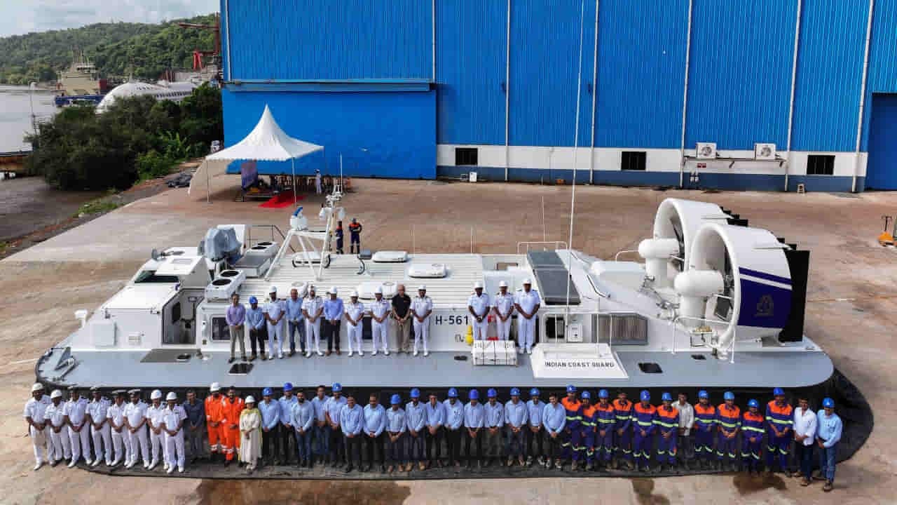 समुद्र से लेकर दलदल तक दौड़ेगा होवरक्राफ्ट H-561, भारतीय तटरक्षक के बेड़े में शामिल हुआ पहला मेड-इन-इंडिया एयर कुशन व्हीकल 1 Indigenous Air Cushion Vehicle H-561