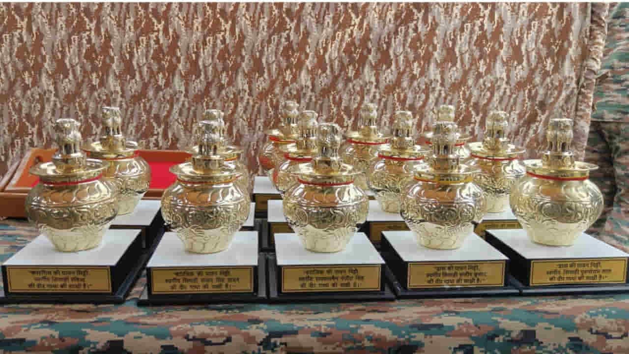 कारगिल विजय दिवस पर शहीदों के परिजनों को सेना ने दिया यादों का गुलदस्ता, जहां हुई थी शहादत कलश में दी वहां की मिट्टी 1 Kargil Vijay Diwas 2026