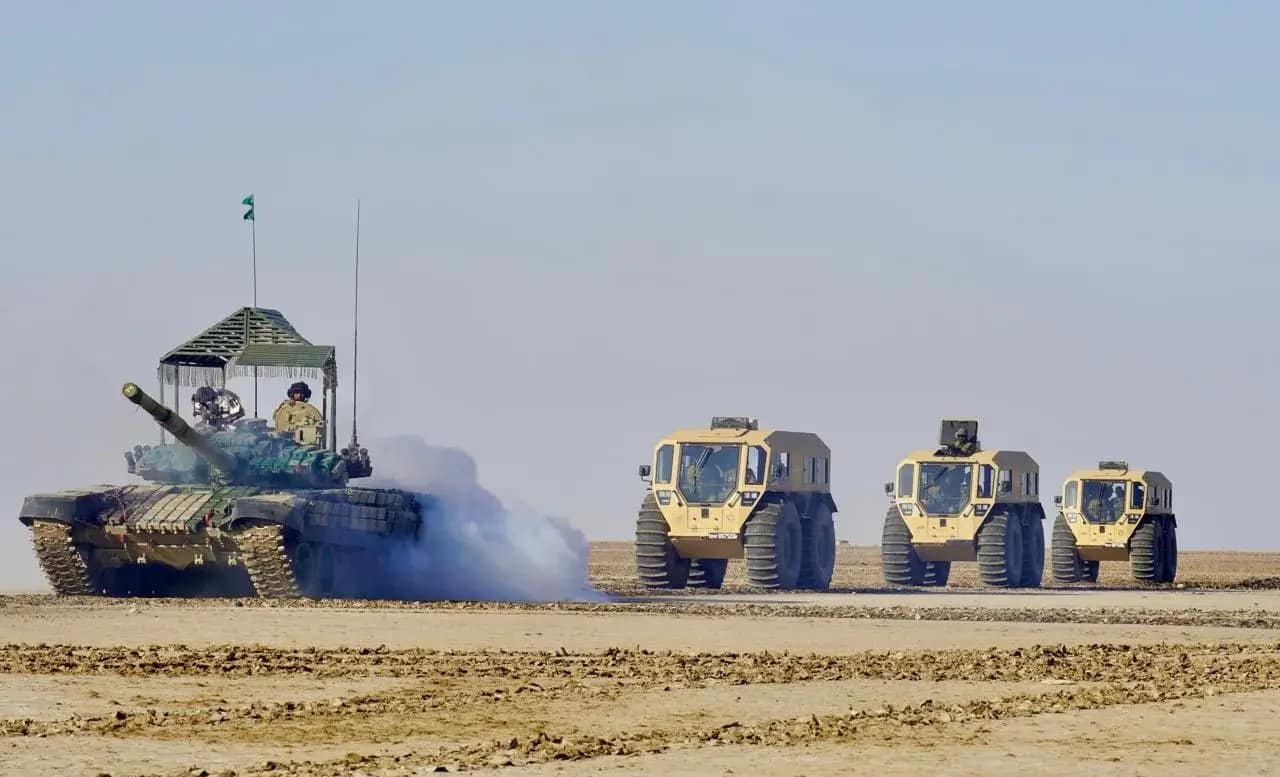 ATOR N1200: बेहद खास है भारतीय सेना का ये बाहुबली, इसके टायरों के दाम सुन कर जाएंगे चौंक, इतनी कीमत में आ जाएंगी चार हैचबैक कारें 2 ATOR N1200: Indian Army's 'Baahubali' with Tires Worth 4 Hatchbacks!