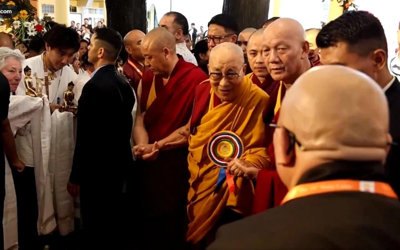 Dalai Lama Successor: दलाई लामा को तिब्बत में स्थायी रूप से रखने को तैयार है चीन! किसी भी लिंग या राष्ट्रीयता का हो सकता है उत्तराधिकारी 2 Dalai Lama Successor: China Insists Control, Heir Can Be Any Gender or Nationality