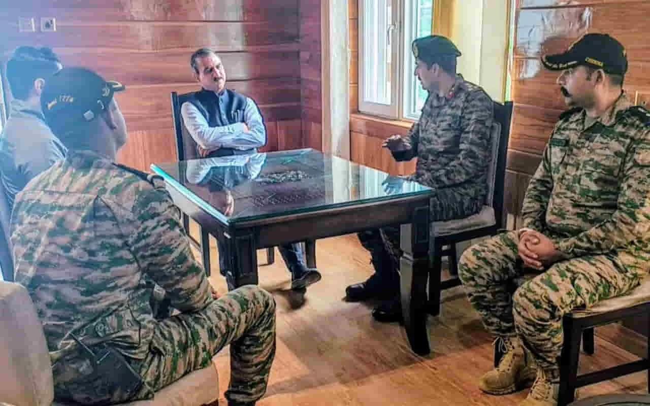 OP JAL RAHAT 2: हिमाचल से लेकर पूर्वोत्तर तक भारतीय सेना बनी 'मसीहा', बाढ़ में फंसी जिंदगियों के बीच उम्मीद बने जवान 2 OP Jal Rahat 2: Indian Army Emerges as Lifesaver from Himachal to Northeast, Rescuing Lives Amid Devastating Floods