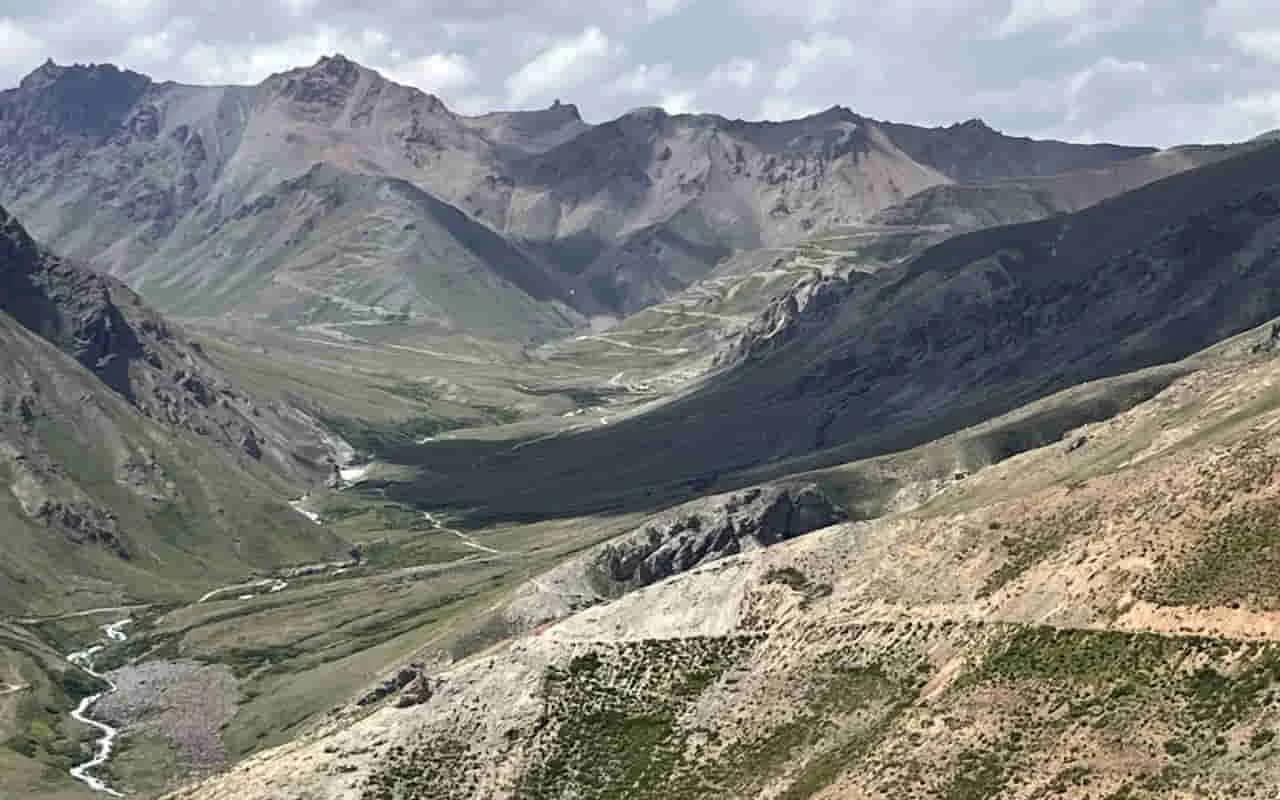 Sando Top in Drass: कारगिल युद्ध की वह अहम जगह जहां से टाइगर हिल की जीत का रास्ता हुआ था तैयार, आज भी पाकिस्तान की है सीधी नजर, पढ़ें ग्राउंड रिपोर्ट 1 Sando Top in Drass: The Crucial Kargil Battlefield That Led to Tiger Hill Victory, Still Under Pakistan’s Watchful Eye – Ground Report